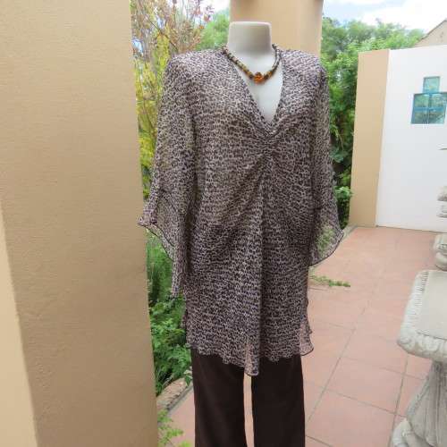 DONNA CLAIRE slip me over long animal print V neck top with elbow length sleeves. Size 44/20