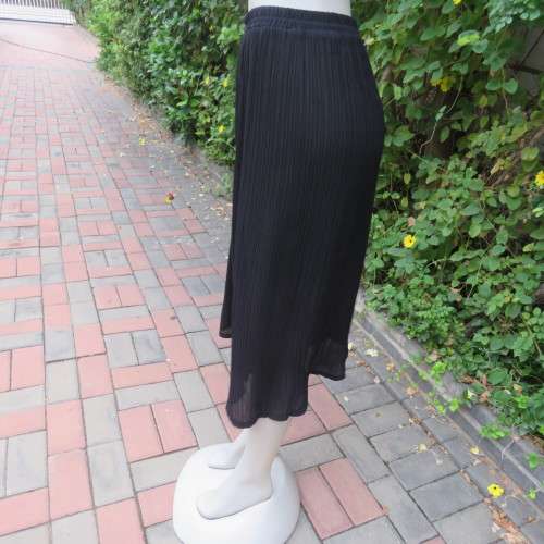 Smart black permanent pleated skirt with elasticated waist in size 34/10 by TRUWORTHS. As new