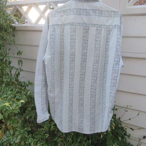 Highest quality GERARD Modern Classics long sleeve shirt Cream with blue patterned stripes.Size Med.