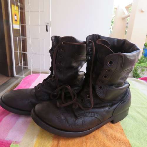Pair SADF brown genuine leather soft top boots size 9 army size 277 by DWS 2012.Good cond.