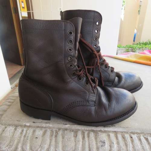 Pair SADF army boots in genuine brown leather size 8.5/270 army size. Dy DWS from 2010.Good cond.