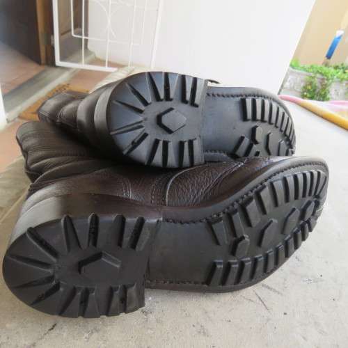 Pair SADF army brown leather boots in size 6/245 army size. By DWS from 2009. Very good cond.