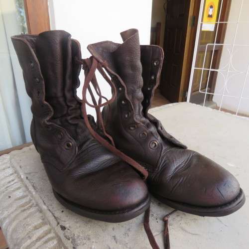 Pair SADF army boots in genuine brown leather size 7/255 army size. By DWS from 2009. Good cond.
