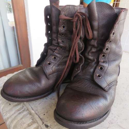 Pair SADF army boots in genuine brown leather size 7/255 army size. By DWS from 2009. Good cond.