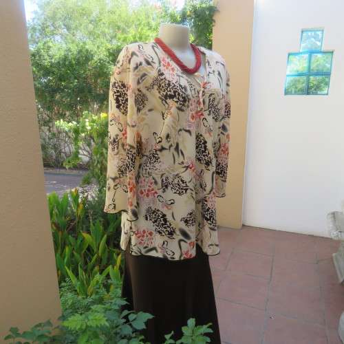 Pretty slip over silky polyester rich cream top with red and black unique designs.Size 44/20.As new