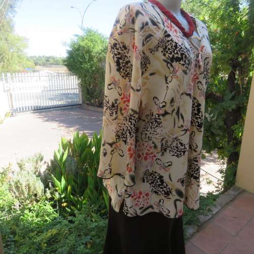 Pretty slip over silky polyester rich cream top with red and black unique designs.Size 44/20.As new
