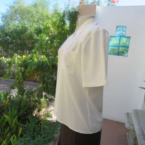 Amazing cream short sleeve blouse with embroidered shirt collar and pocket.By CANDA from UK size 36