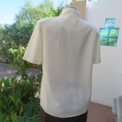Amazing cream short sleeve blouse with embroidered shirt collar and pocket.By CANDA from UK size 36