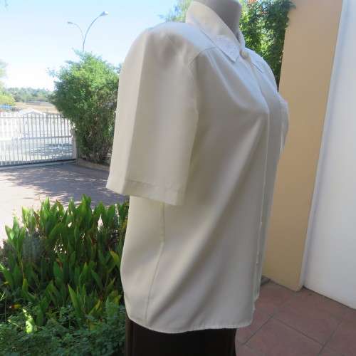 Amazing cream short sleeve blouse with embroidered shirt collar and pocket.By CANDA from UK size 36