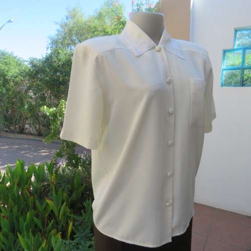 Amazing cream short sleeve blouse with embroidered shirt collar and pocket.By CANDA from UK size 36