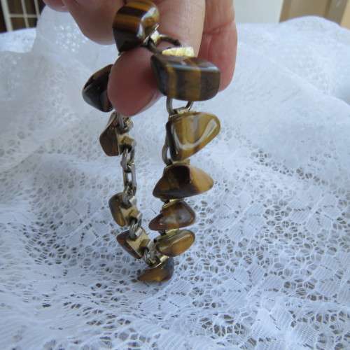 Beautiful genuine tigereye linked bracelet. Total length 17cm. Very good condition.