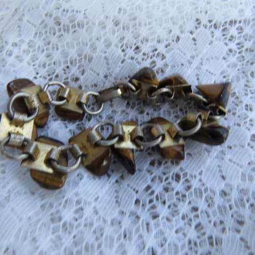Beautiful genuine tigereye linked bracelet. Total length 17cm. Very good condition.