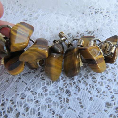 Beautiful genuine tigereye linked bracelet. Total length 17cm. Very good condition.