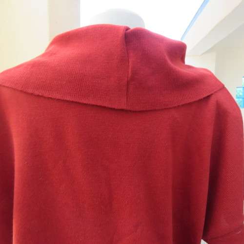 Knitted brick colour long top.Tiny knit-on sleeves and wide flowing collar.Size 46/22 by RENE TAYLOR