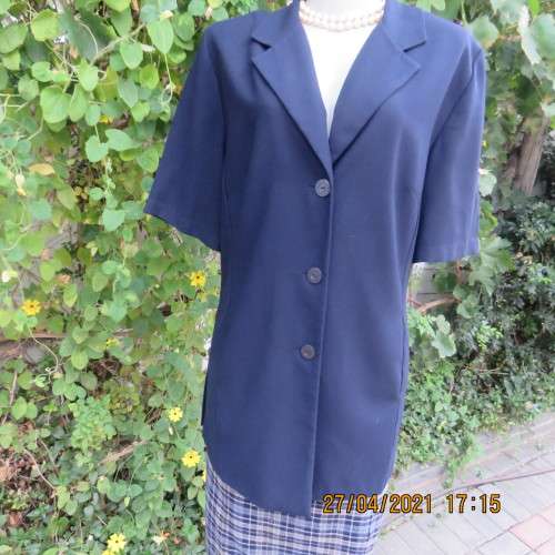 Smart navy tailored jacket with 3 buttons on front.Open collar. Slit seam pockets.Size 42/18.New con