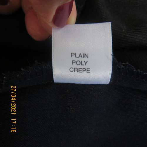 Smart navy tailored jacket with 3 buttons on front.Open collar. Slit seam pockets.Size 42/18.New con
