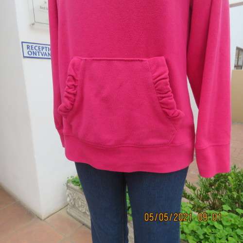 Warm magenta pink polyester fleeze long sleeve top. Pretty kangaroo pocket.Size 46/22.Unique collar