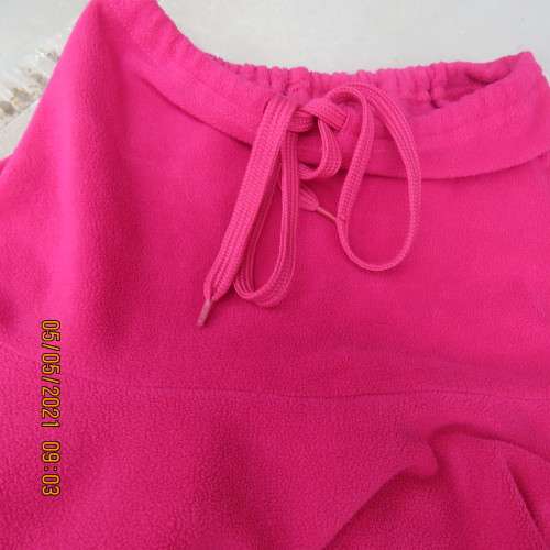 Warm magenta pink polyester fleeze long sleeve top. Pretty kangaroo pocket.Size 46/22.Unique collar