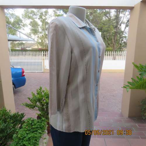 Stunning tasteful printed top in vertical blue and natural colour stripes.Size 36/12.By BASICS.