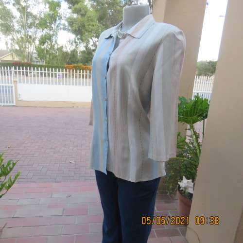 Stunning tasteful printed top in vertical blue and natural colour stripes.Size 36/12.By BASICS.
