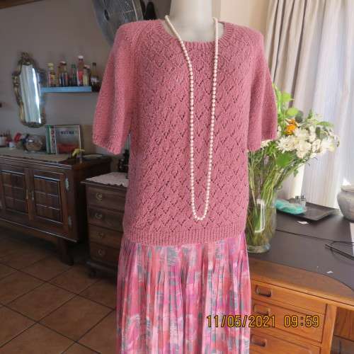Fabulous mauve colour acrylic knit short raglan sleeve top size 42/18.Lace patterned front.As new