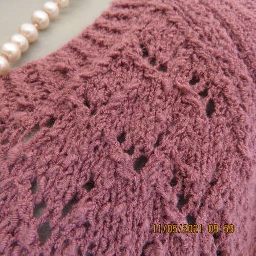 Fabulous mauve colour acrylic knit short raglan sleeve top size 42/18.Lace patterned front.As new