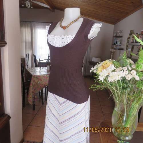 Unique choc brown knitted sleeveless pullover with cream/brown polkadot inlays. Size 32 by INWEAR.