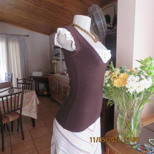 Unique choc brown knitted sleeveless pullover with cream/brown polkadot inlays. Size 32 by INWEAR.