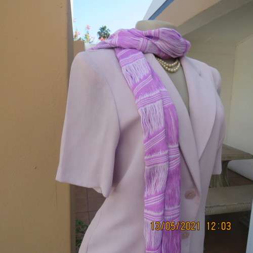 Amazing 2 pc skirt suit in soft lilac.Tailored short sleeve jacket and pencil skirt.Size 32/8.WOOLW.