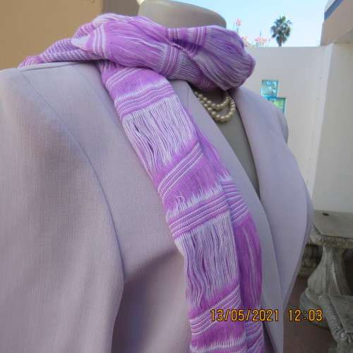 Amazing 2 pc skirt suit in soft lilac.Tailored short sleeve jacket and pencil skirt.Size 32/8.WOOLW.