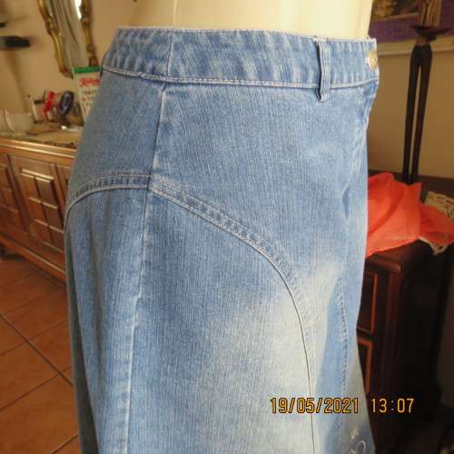 Blue fashion denim skirt in 100% cotton by ML Classics size 36/12.Embellished border. As new.