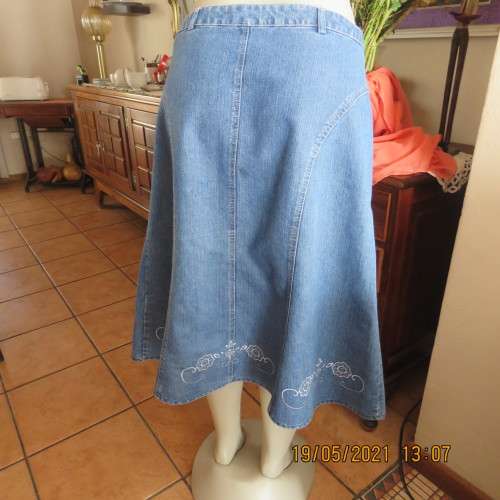 Blue fashion denim skirt in 100% cotton by ML Classics size 36/12.Embellished border. As new.