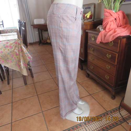 Easy to wear low rise check bootcut pants in poly/rayon stretch. By INSTINCT size 36 to 38.As new