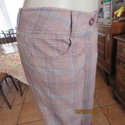 Easy to wear low rise check bootcut pants in poly/rayon stretch. By INSTINCT size 36 to 38.As new