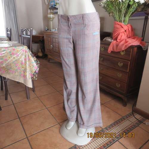 Easy to wear low rise check bootcut pants in poly/rayon stretch. By INSTINCT size 36 to 38.As new