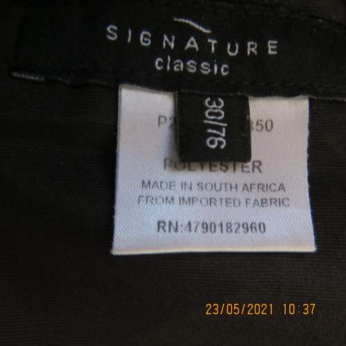 Smart navy Men`s pants by SIGNATURE in size 30. Pleats on front. Turnups on legs. New condition.