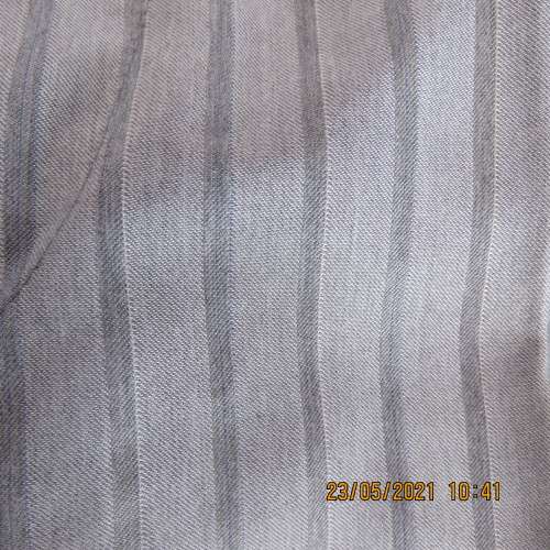 Men`s silvergrey striped pants by CARDUCCI in size 36+. Pockets sides and back. New condition