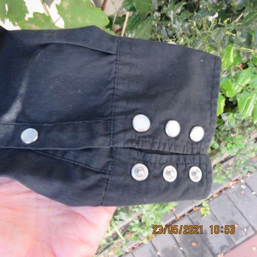 LEVI`S black long sleeve men`s shirt size M-chest 106cm. Western style yokes.100% cotton.
