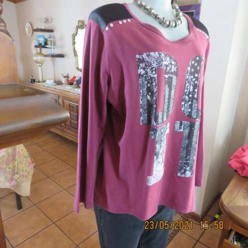 Maroon long sleeve slip over AUDACITY slip over 100% cotton top with black/silver DO IT logo.Size 40