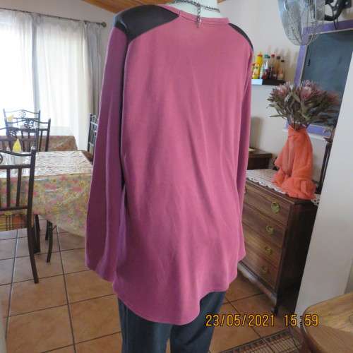 Maroon long sleeve slip over AUDACITY slip over 100% cotton top with black/silver DO IT logo.Size 40