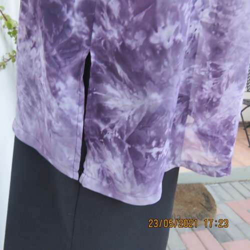 Fabulous DIANELLO size 46/22 short sleeve marble patterned purple/lilac top. Button down.As new