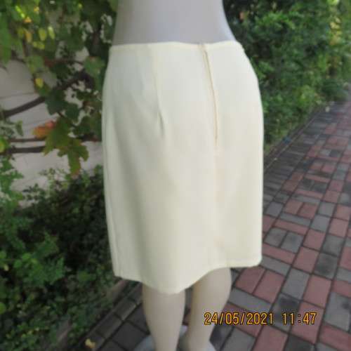 Daffodil yellow knee length fully lined pencil skirt by FOSHINI in size 40/16. Zip at back.As new.