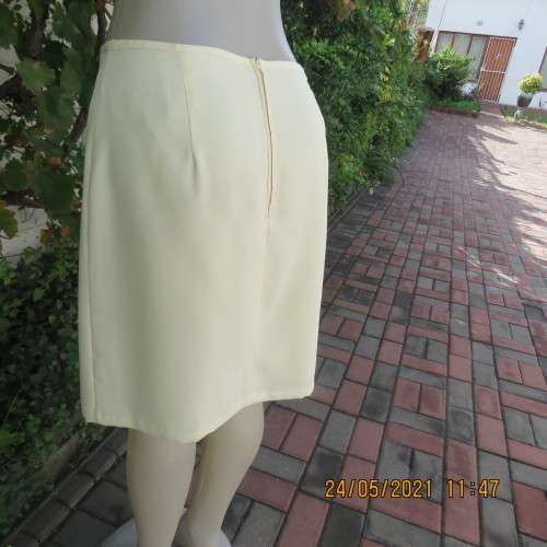 Daffodil yellow knee length fully lined pencil skirt by FOSHINI in size 40/16. Zip at back.As new.