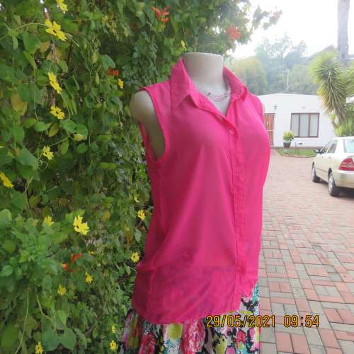 Cute hot pink sleeveless button down top with shirt collar by PINK ANGEL in size 30/6. New condition
