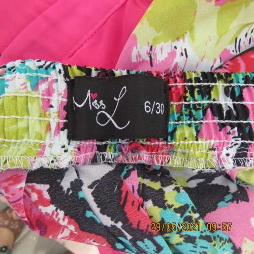 Chic permanent pleated cheerful floral high/low skirt in 100% silky polyester size 30/6 by MISS L.
