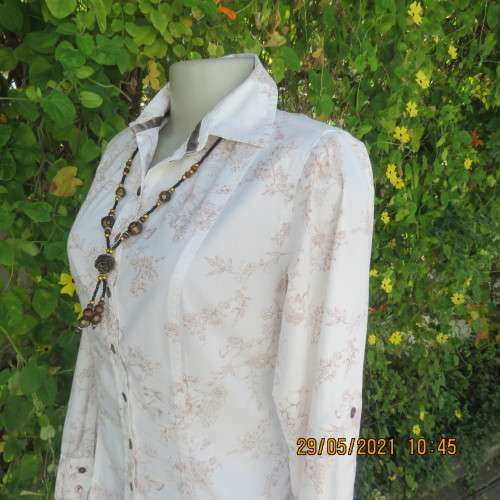 High class white stretch cotton long sleeve shirt with brown floral design.Size 34/10 by TRUWORTHS.