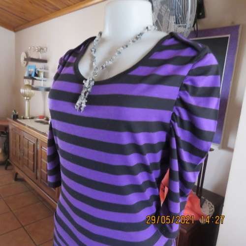 Cute purple and black horizontal striped slip over top in poly/viscose blend. Size 34 by LEGIT