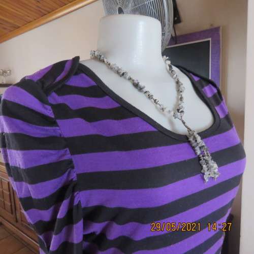 Cute purple and black horizontal striped slip over top in poly/viscose blend. Size 34 by LEGIT