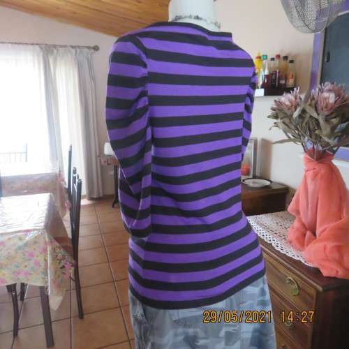 Cute purple and black horizontal striped slip over top in poly/viscose blend. Size 34 by LEGIT