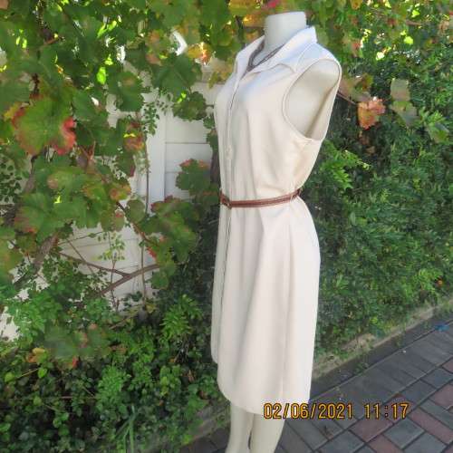 Easy to wear cream button down shirt dress with open collar/ Size 38/14. Good condition.